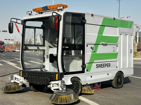 四輪YX-240L掛桶掃地車